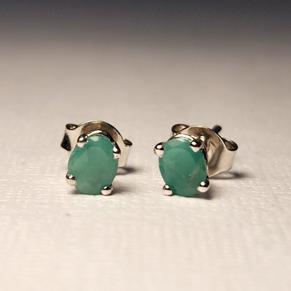 VTG Natural Emeralds in 925 Setting Stud Earrings Petite - Picture 2 of 8